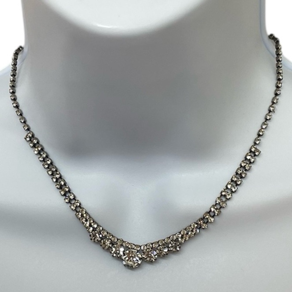 Aldo Cubic Zirconia Necklace V-Shaped Silver Tone 15”‎ Long Choker